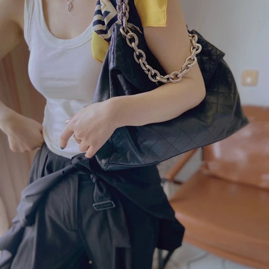 S28 Chanel 小羊皮銀標麻花鏈條豬鼻子金屬扣Hobo單肩包-22