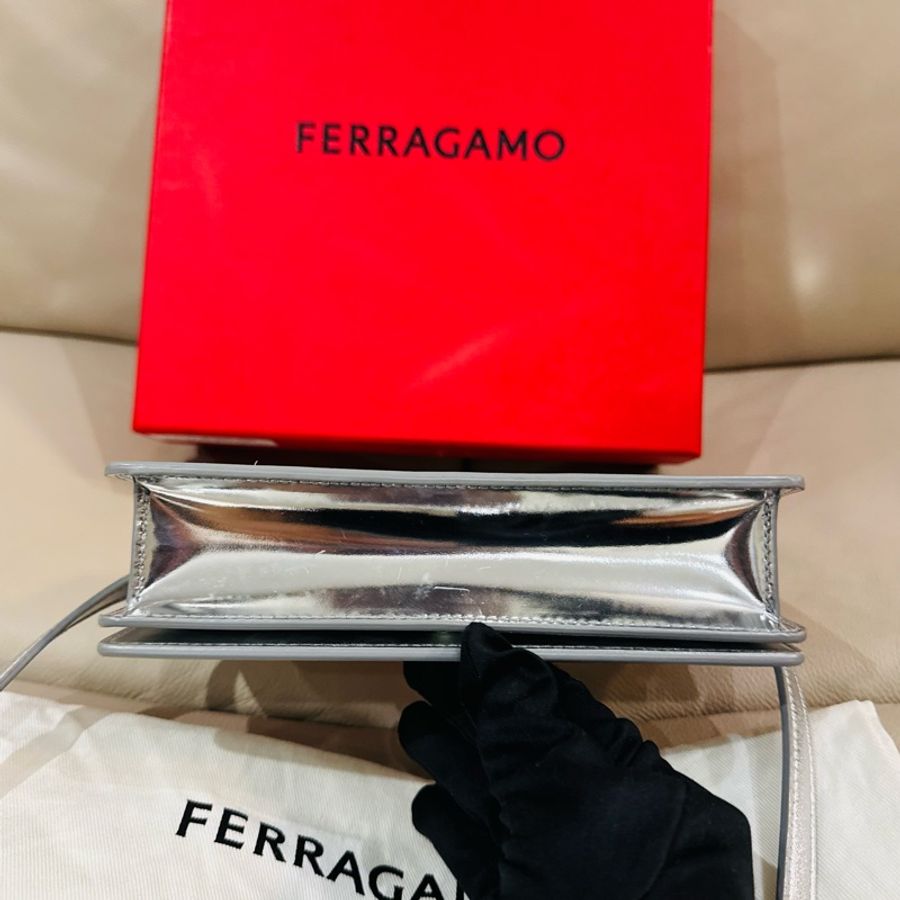 Ferragamo 菲拉格慕 銀色手提斜背包/二手美品-4
