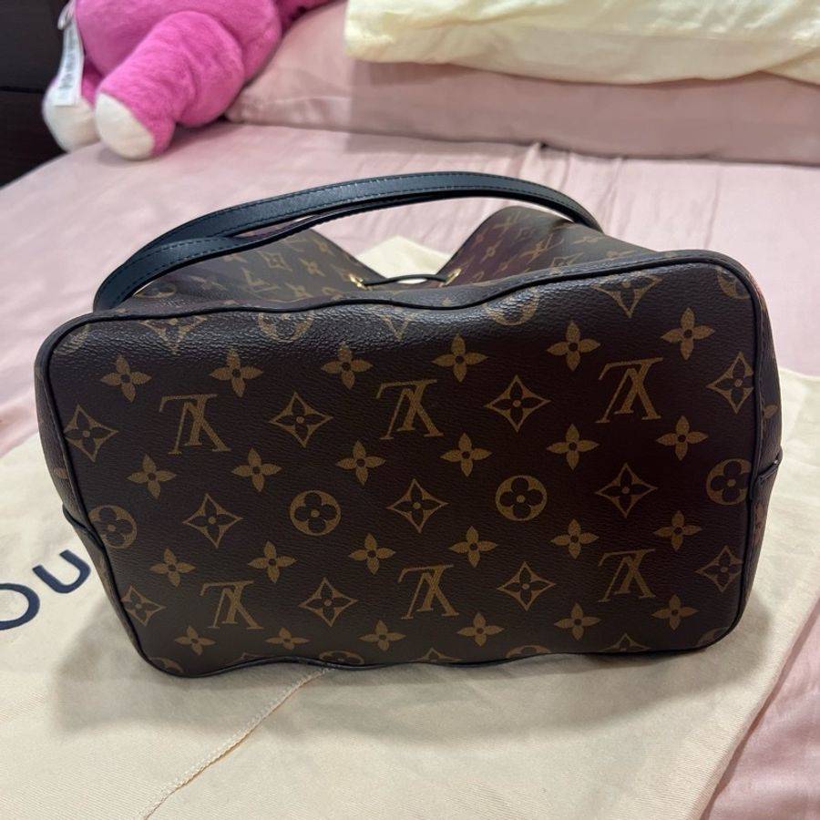 LV 老花黑內裡水桶包-5