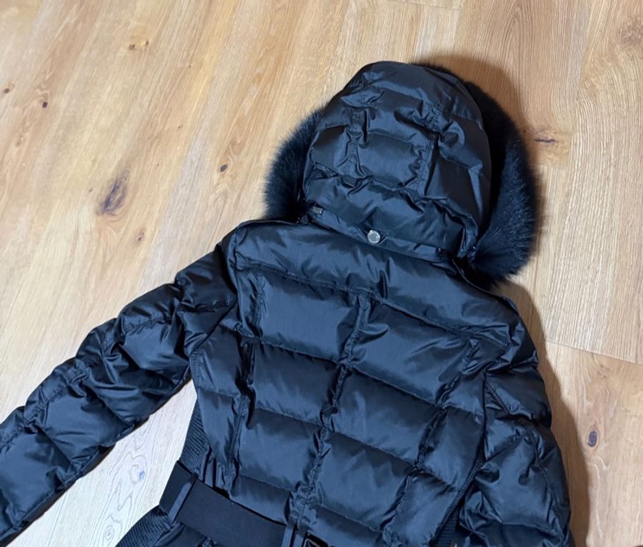 《仙闆名牌精品》BURBERRY 黑色 鴨絨 藍狐毛 連帽 長版羽絨 羽絨外套 防風外套 外套 夾克-7