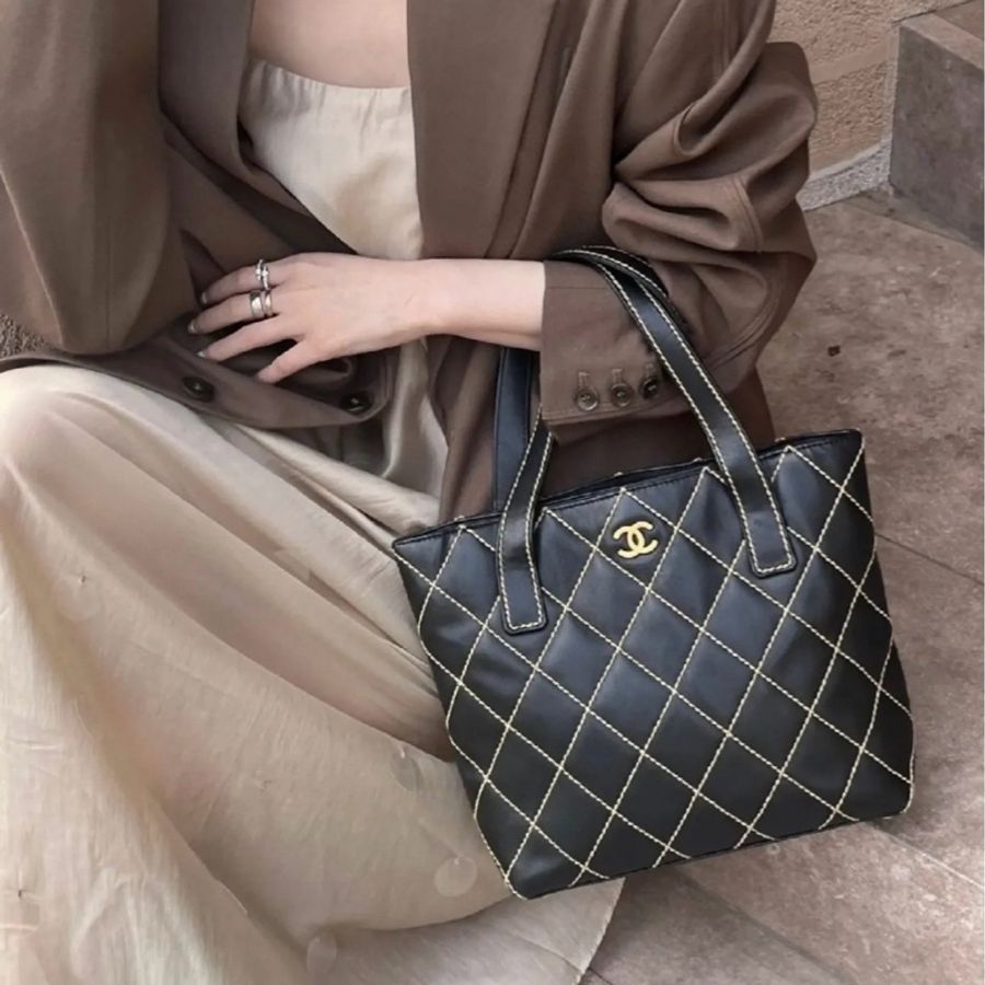 Chanel • 黑金外縫線牛皮Vivian 薇薇安 全配🈶盒-0