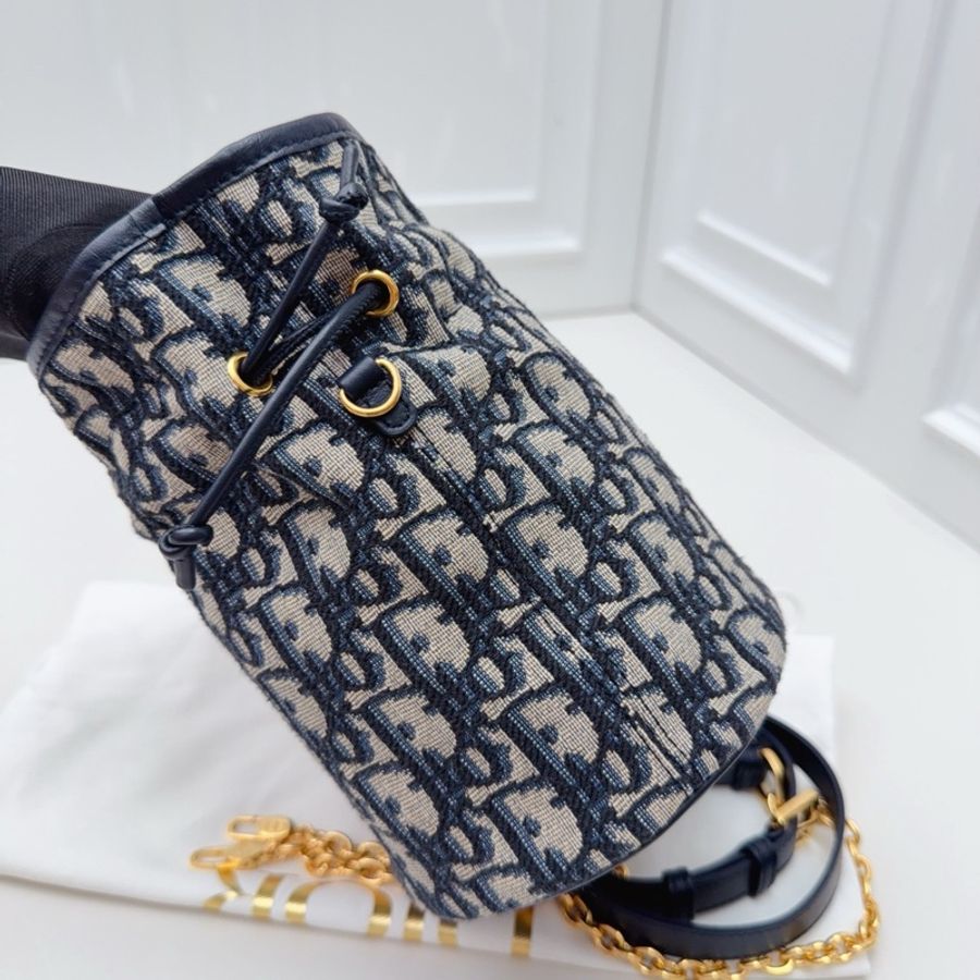 🆕99新迪奧/Dior 30 Montaigne 迷你鏈條抽繩水桶包、福袋可調節肩帶 單肩包 斜挎包,金扣 24編碼✅正品-4