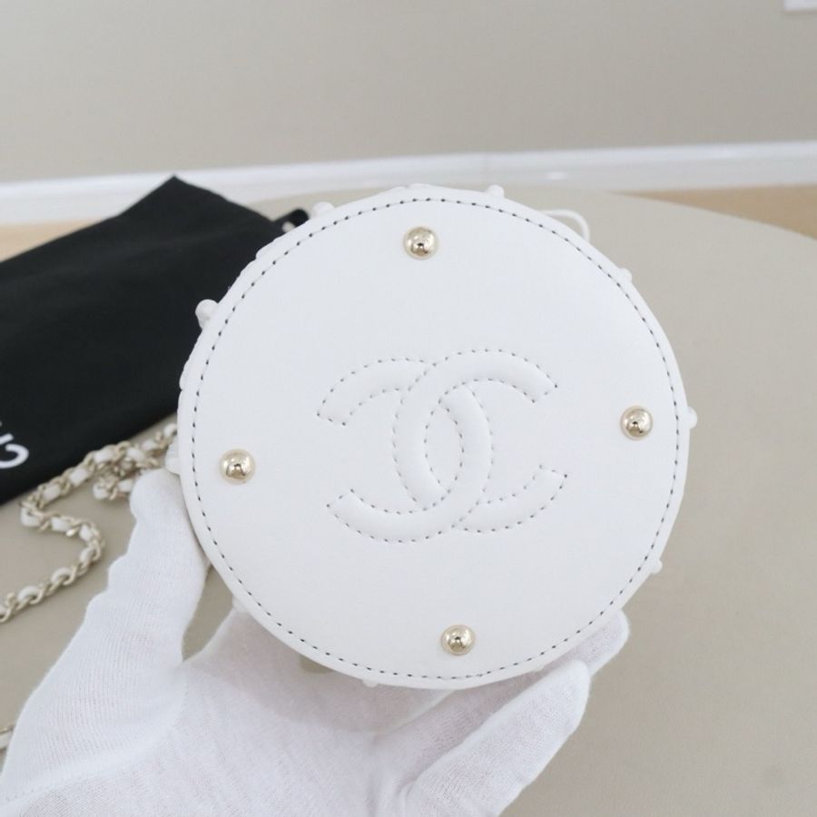 99新✨Chanel/香奈兒 25A 白色迷你水桶包手提包斜挎包 芯片款 羊皮淺金扣,✅正品-5