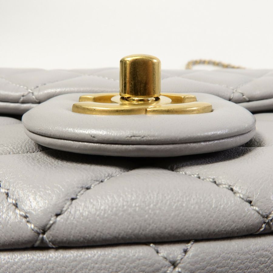 CHANEL 羊皮皮革Classic 17 Goldball鏈帶肩背袋-15
