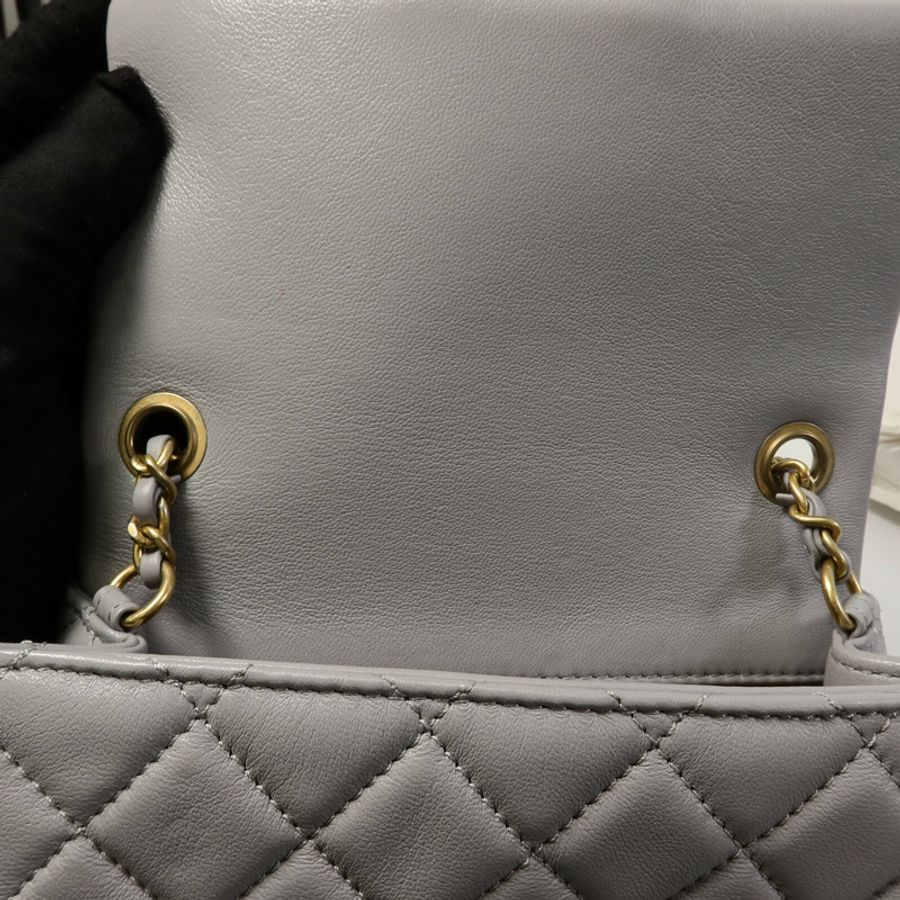 CHANEL 羊皮皮革Classic 17 Goldball鏈帶肩背袋-16