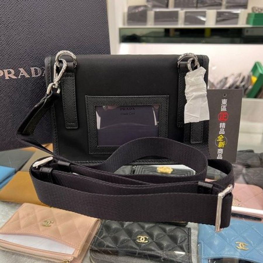 東區正精品㊣PRADA 2ZH108 PRADA 全新黑色尼龍銀三角牌釦式迷你翻蓋小手機包肩背包斜背包 RZ6499-3