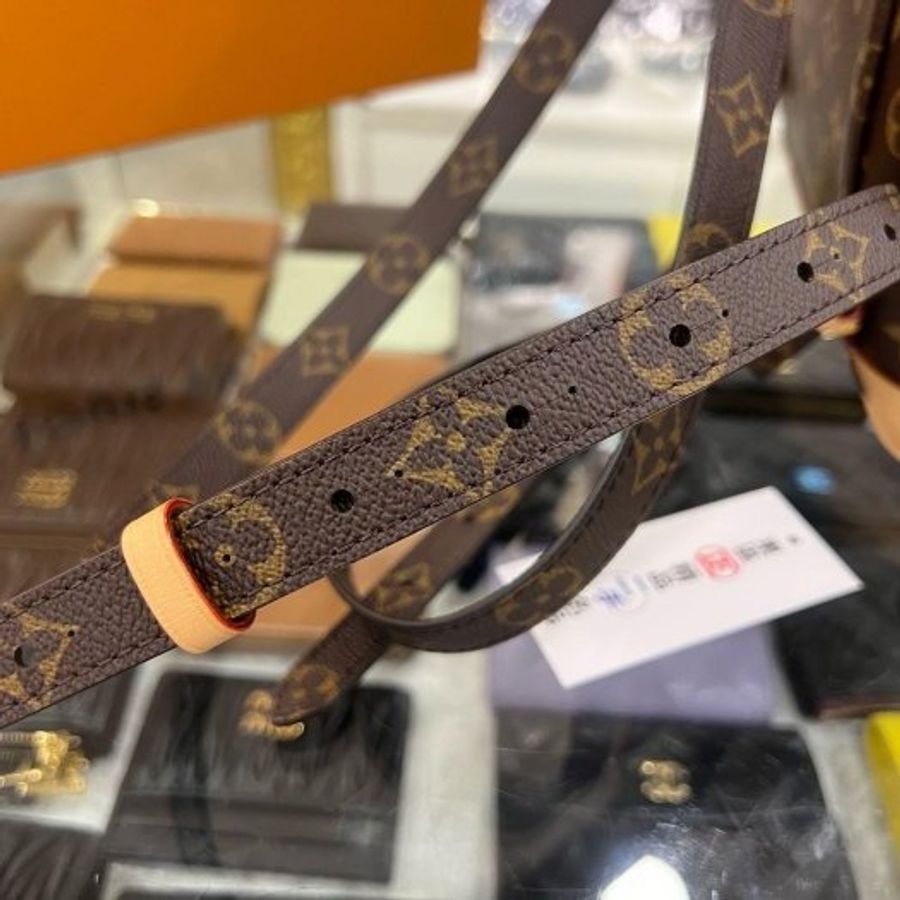東區正精品㊣LV M11198 Montsouris PM 新款原花字紋皮革前拉鍊口袋金釦翻蓋釦式吸扣抽繩束口後背包小款 RZ6443-9
