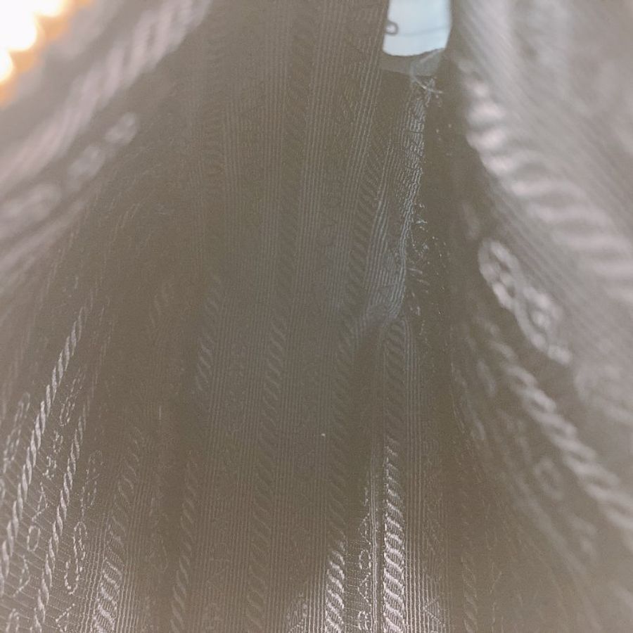 MS0730 Prada 普拉達 重改版本 十字牛皮紋 牛皮 腋下 斜背 粗肩帶 白色 金扣 Re-edition 2005 Saffiano Leather Bag with Strap White x GHW-21