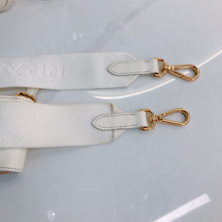 MS0730 Prada 普拉達 重改版本 十字牛皮紋 牛皮 腋下 斜背 粗肩帶 白色 金扣 Re-edition 2005 Saffiano Leather Bag with Strap White x GHW-28