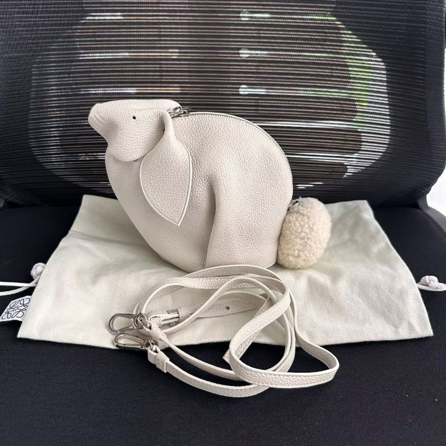 LOEWE bunny白色兔子包肩背包 12*16 98新配件塵袋-2