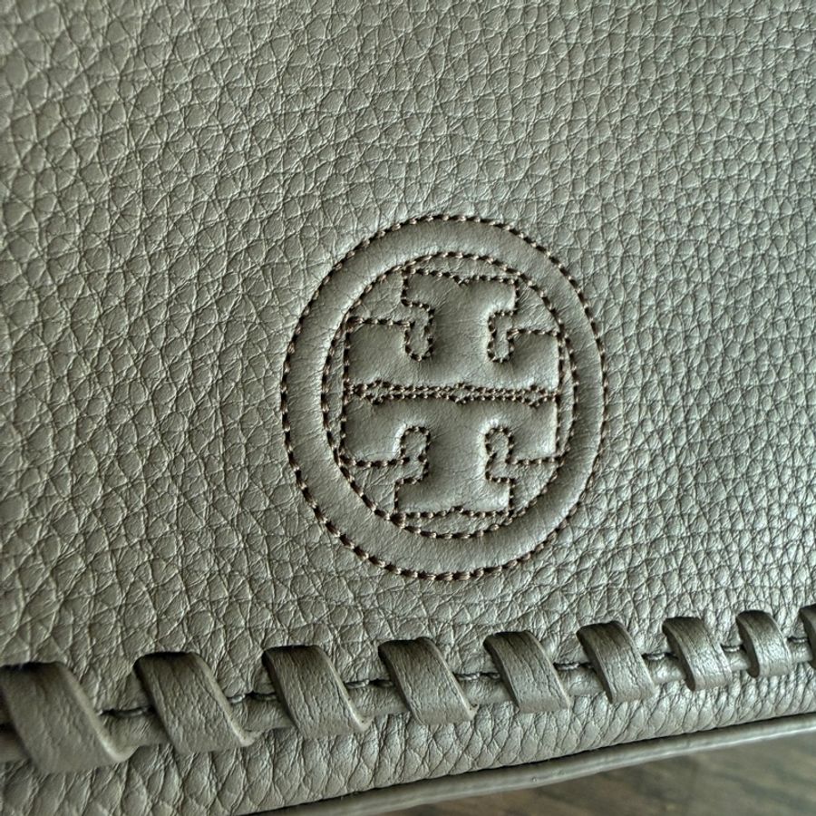 Tory Burch 大象灰小包-1