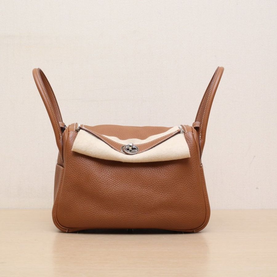 HERMES Lindy26金棕色TC皮A刻銀扣肩背包-0