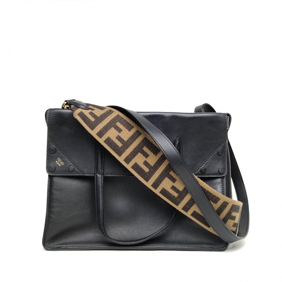 FENDI 黑色牛皮flip大號logo肩帶斜跨包-0