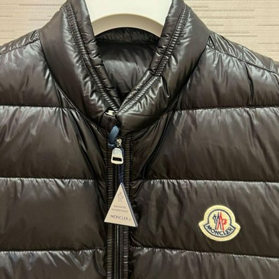 💎Han's house精品服飾💎MONCLER Gui 羽絨 背心 黑 可手水洗 現貨 2 原價34000-2