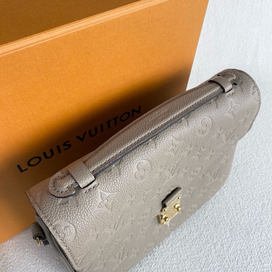 LV metis老花全皮壓紋郵差包 芯片款 大象灰金扣 牛皮 尺寸約24*19*5-6