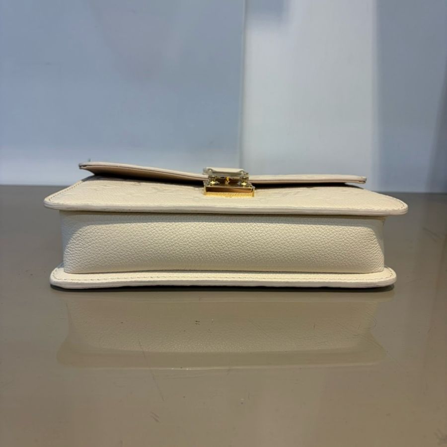 LV 白牛皮壓紋Wallet On Chain Metis斜背鍊包M82836-5