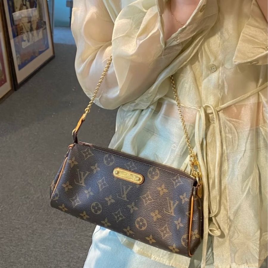 《初。Vintage》 LV Eva 老花斜背包/腋下包-1