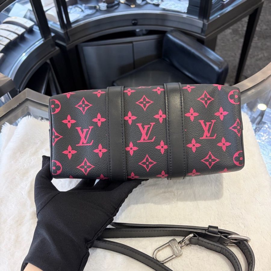 LV路易威登 Keepall25 限量款1820漸變彩虹色 黑三彩漸變老花 缺皮牌-4