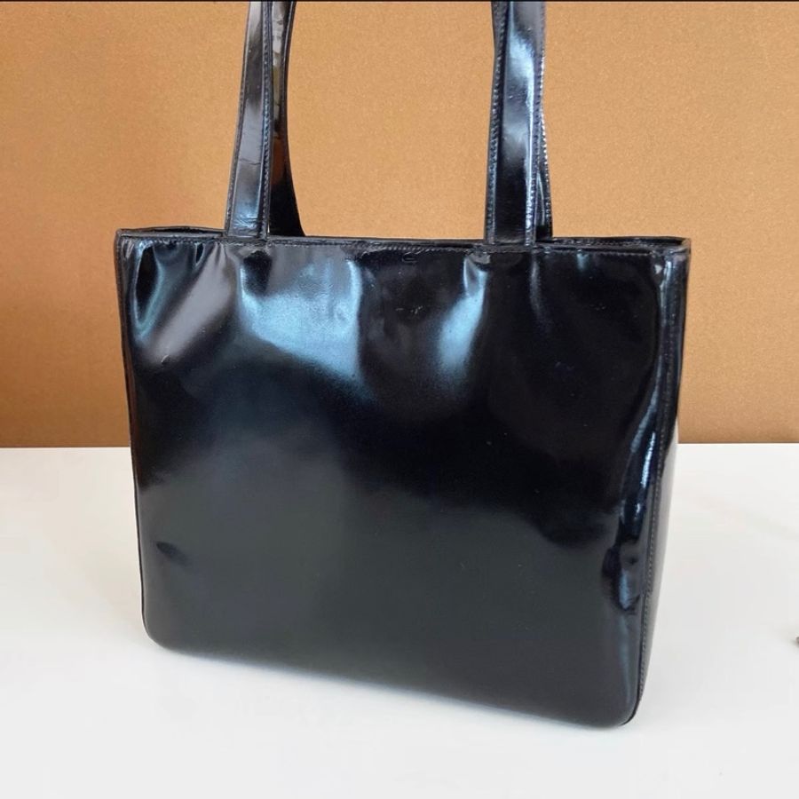 Chanel香奈兒大logo漆皮托特包單肩包-6