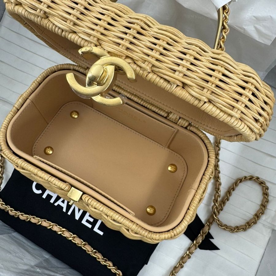 Chanel Cruise 2025/26 Braided Rattan & Gold-Tone Metal Beige Vanity Case-3