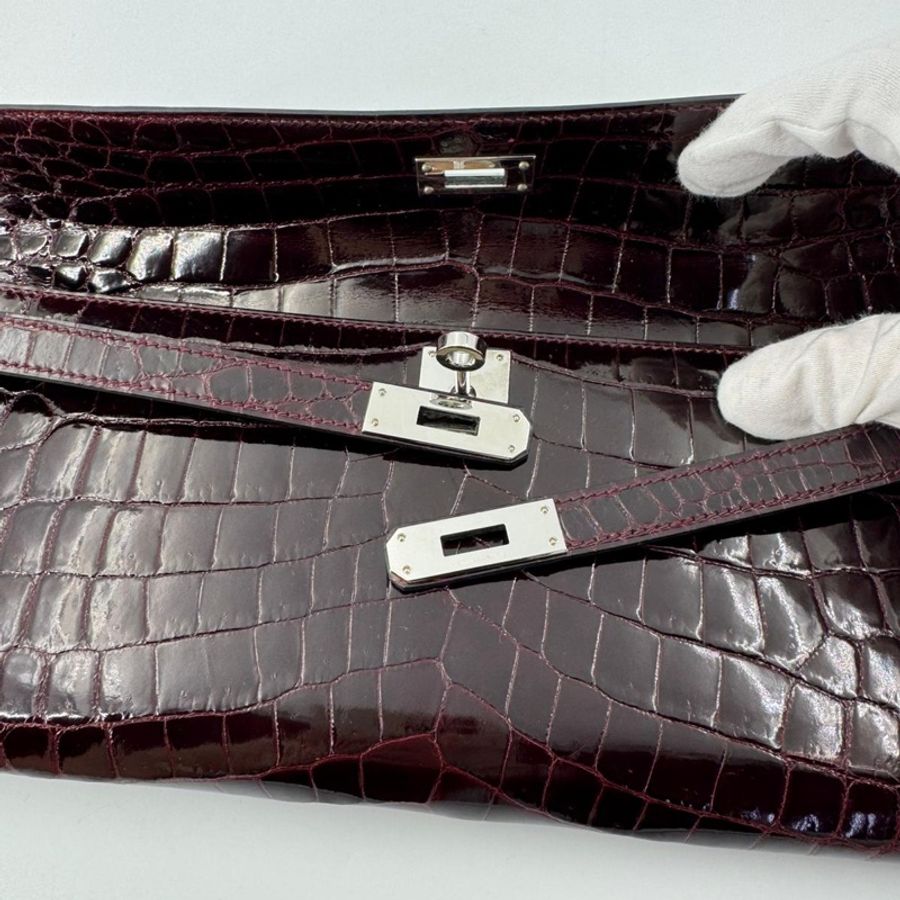 Hermès Kelly Cut Bag in Bordeaux Shiny Porosus Crocodile Leather with PHW-12