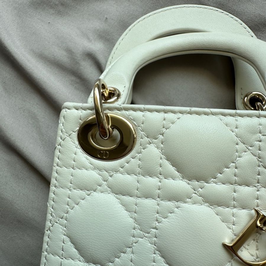 六月特拍✨【全新大全套直降五千不議價】夢幻白金 Lady Dior mini✨ 收藏級附件齊全可送禮 + 獨家加碼送鏈帶！-4