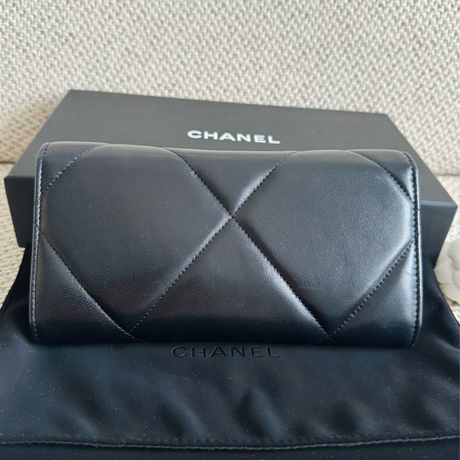 ~~Chanel 黑色19翻蓋長夾~~-5