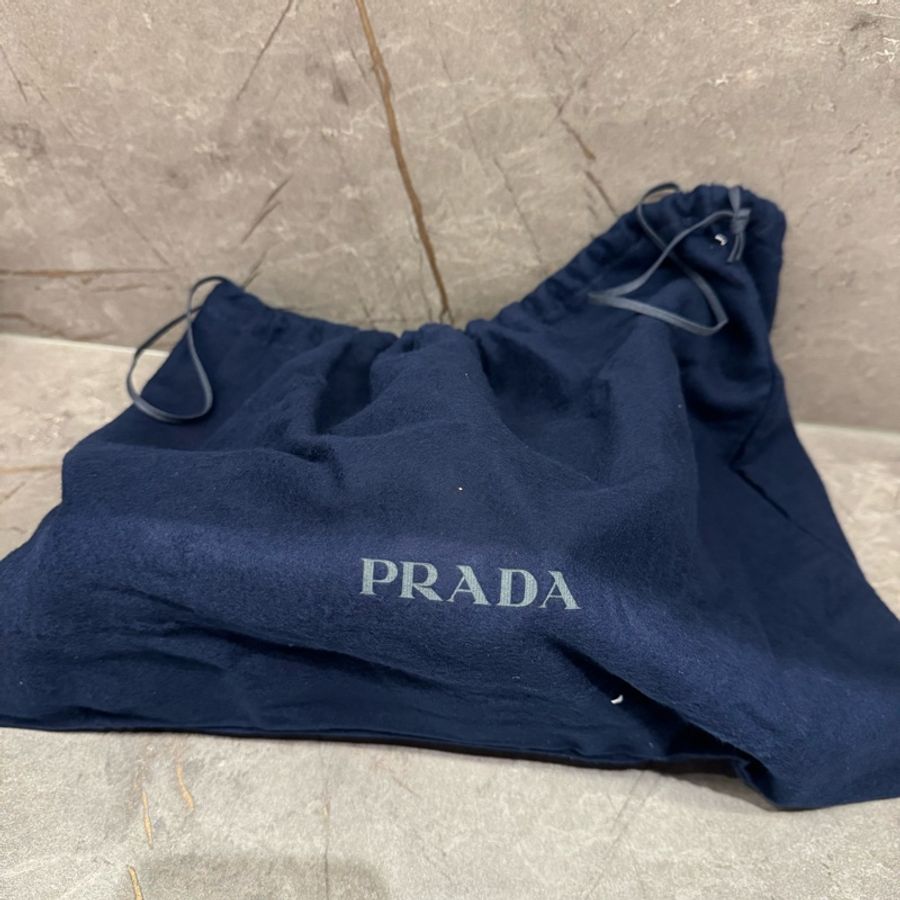 「全新未使用過」Prada Triangle Leather Crossbody Bag 黑色三角斜背包-2