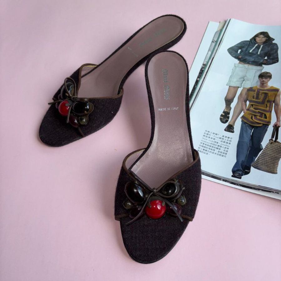 y2k ୨୧超級可愛 .ᐟ.ᐟ ::Miu Miu:: 棕色寶石蝴蝶結粗跟拖鞋 35.5號-0