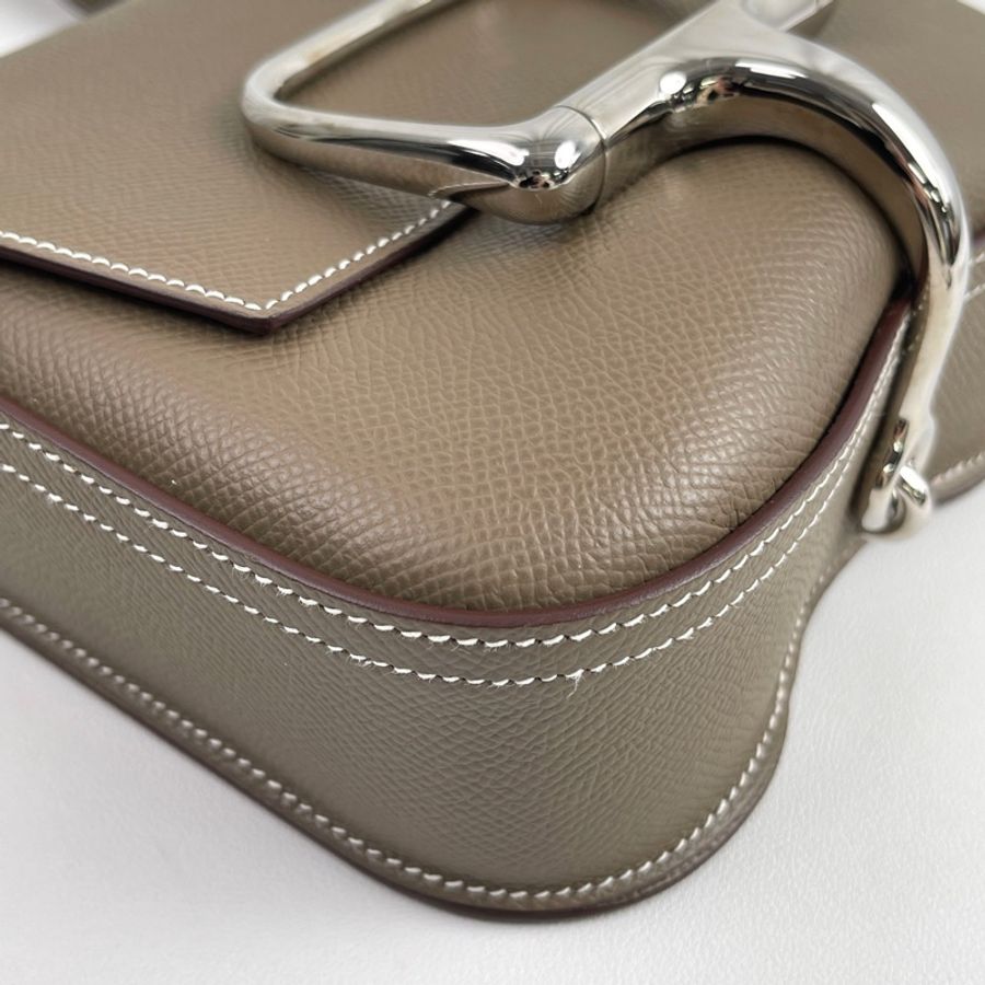 99新🆕HERMES愛馬仕 Della Cavalleria 銀扣 Epsom小牛皮 斜挎包 迷你 18 Etoupe大象灰✅正品-2