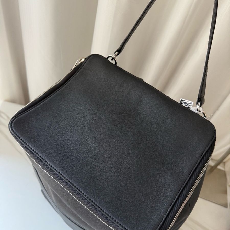 罗意威 Loewe 黑色 双肩包 大号 内里干净。-4