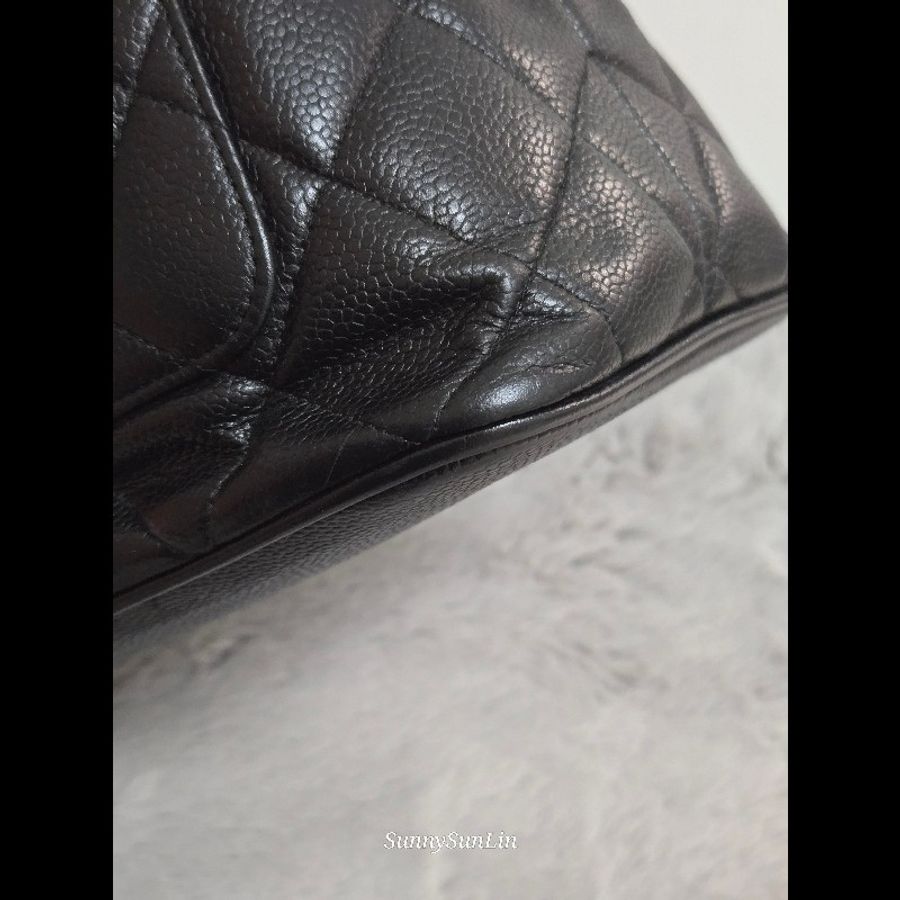 Chanel 香奈兒 復古大雙C金幣吊飾 希爾頓包 黑色荔枝紋牛皮托特包/肩背包-29