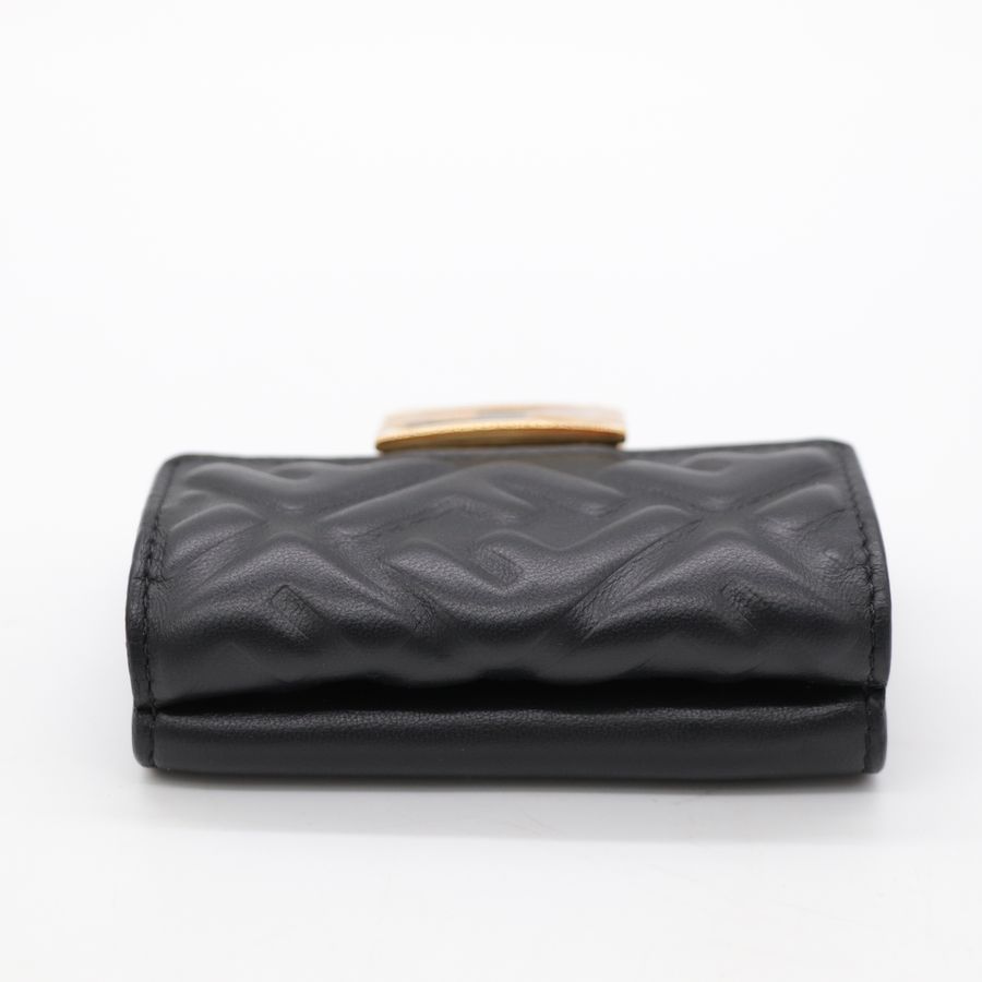 Fendi 芬迪 FF浮雕納帕小羊皮金釦三折短夾-4