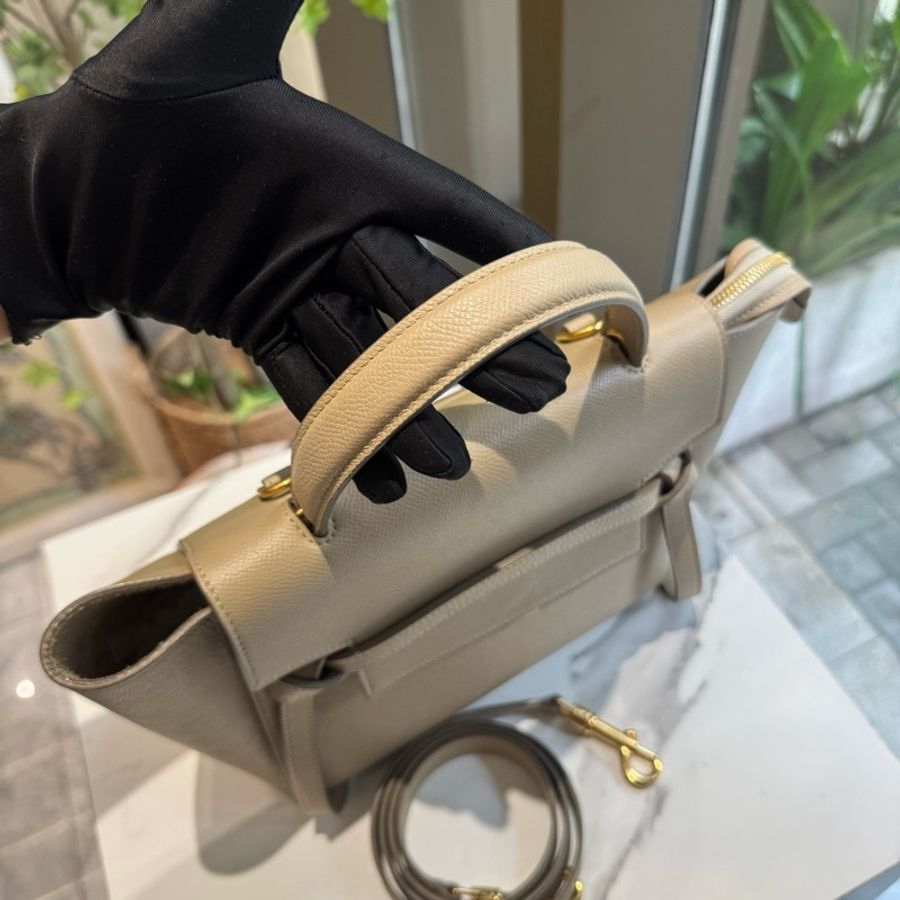 Celine賽琳 新款標奶茶色鯰魚包Belt micro 底長24-5