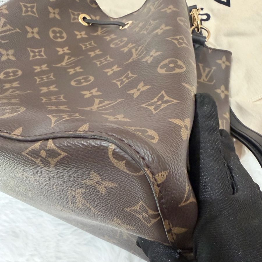 LV/ 黑水桶包-5