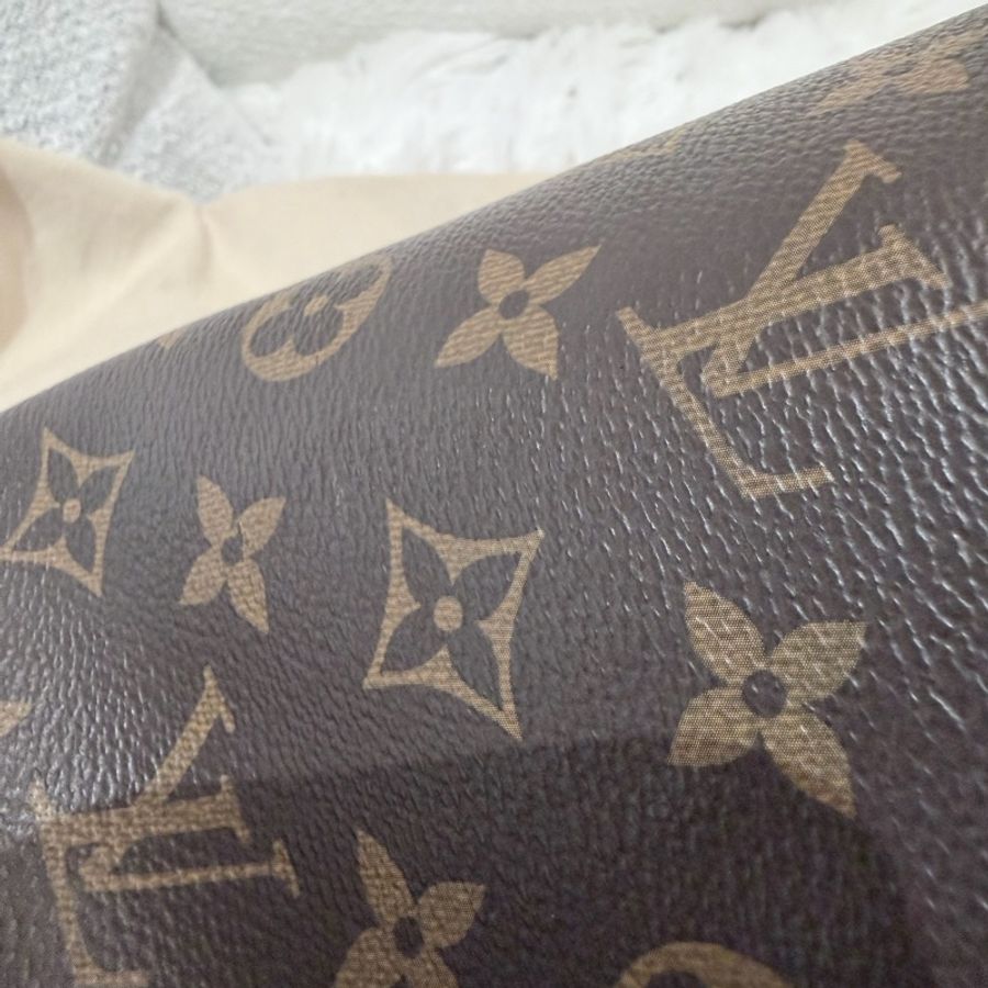 LV/ 黑水桶包-27