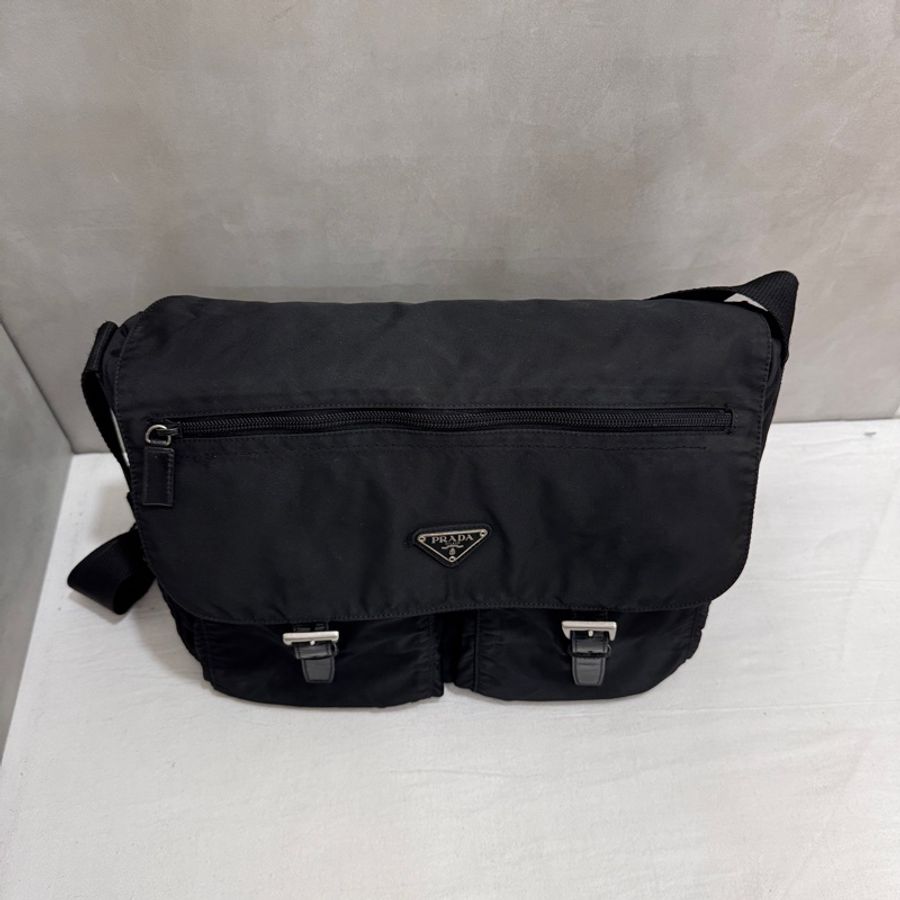【赫蒂國際精品】Prada 普拉達 經典三角LOGO尼龍翻蓋雙扣中性斜背包/郵差包 vintage-6
