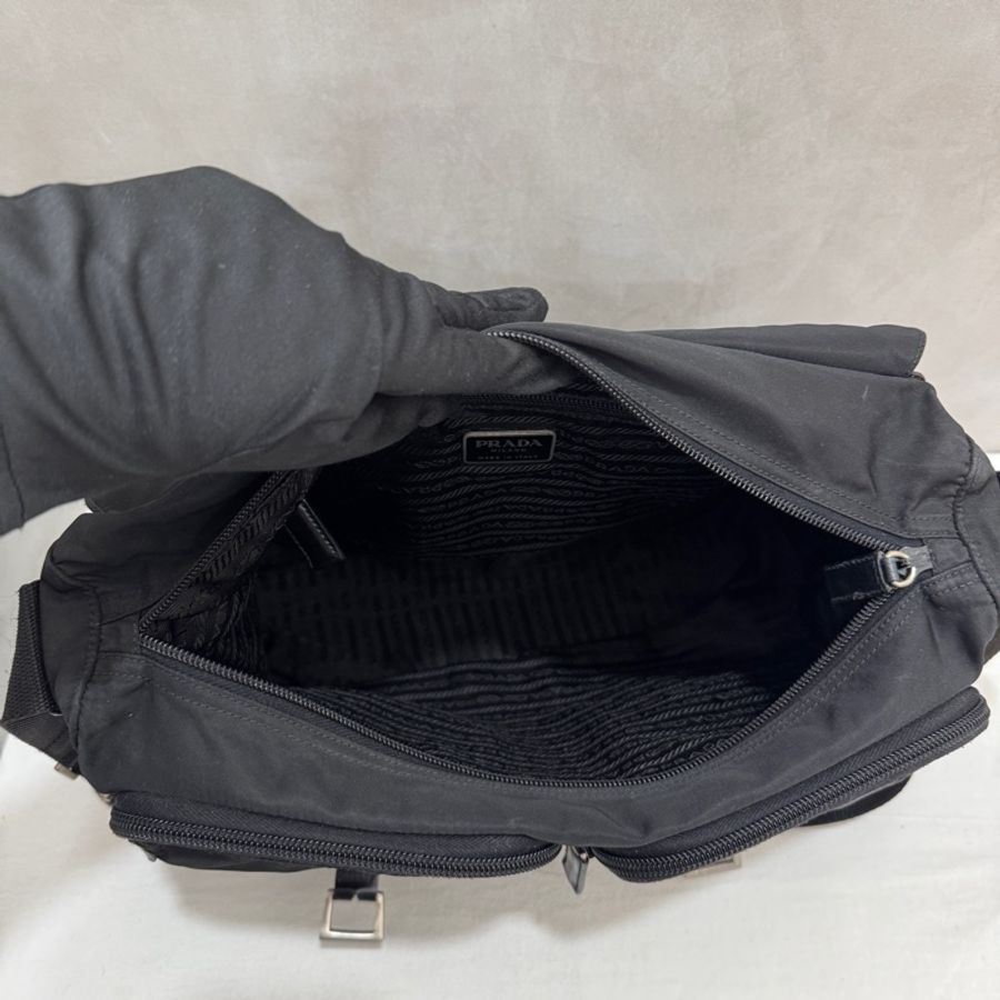 【赫蒂國際精品】Prada 普拉達 經典三角LOGO尼龍翻蓋雙扣中性斜背包/郵差包 vintage-21