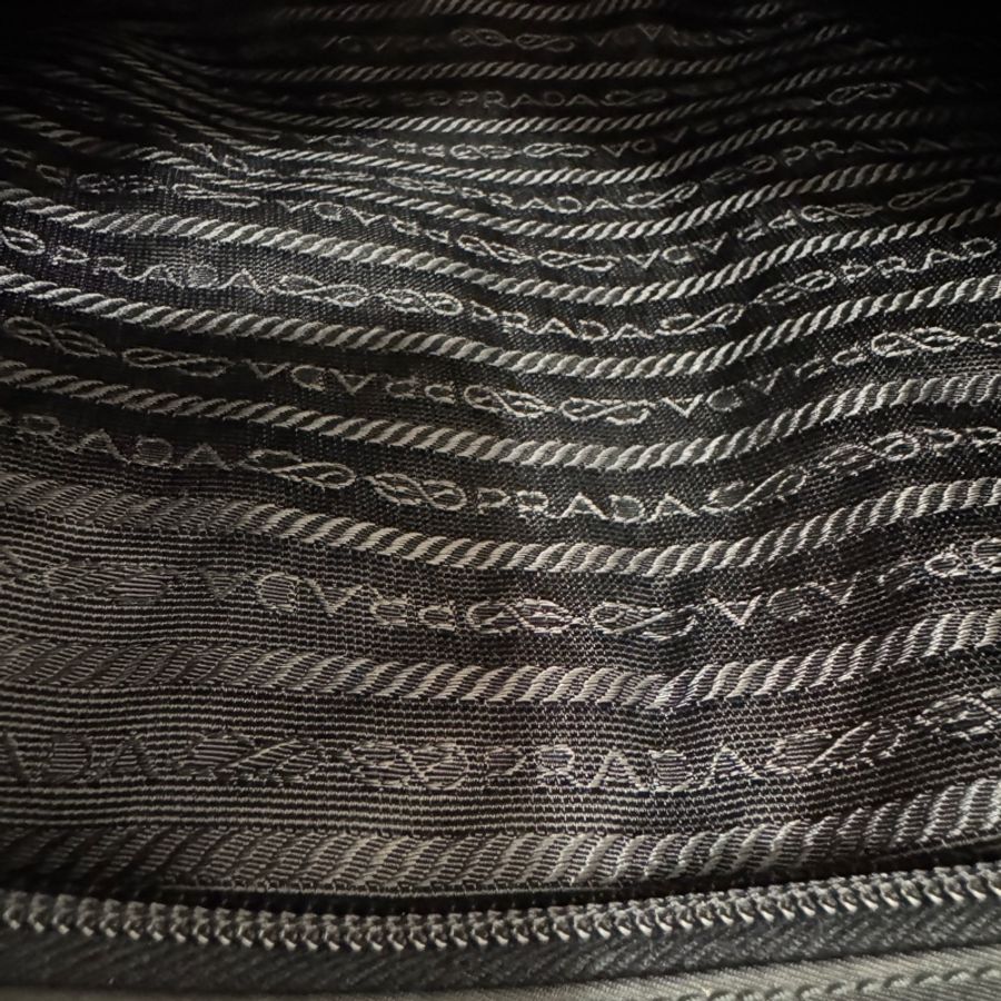 【赫蒂國際精品】Prada 普拉達 經典三角LOGO尼龍翻蓋雙扣中性斜背包/郵差包 vintage-22