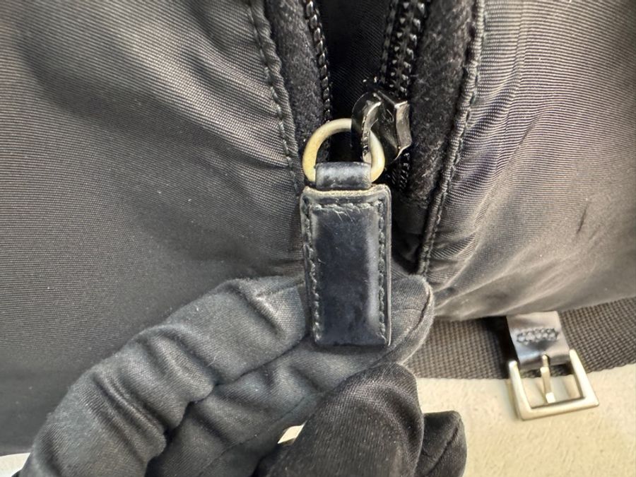 【赫蒂國際精品】Prada 普拉達 經典三角LOGO尼龍翻蓋雙扣中性斜背包/郵差包 vintage-27