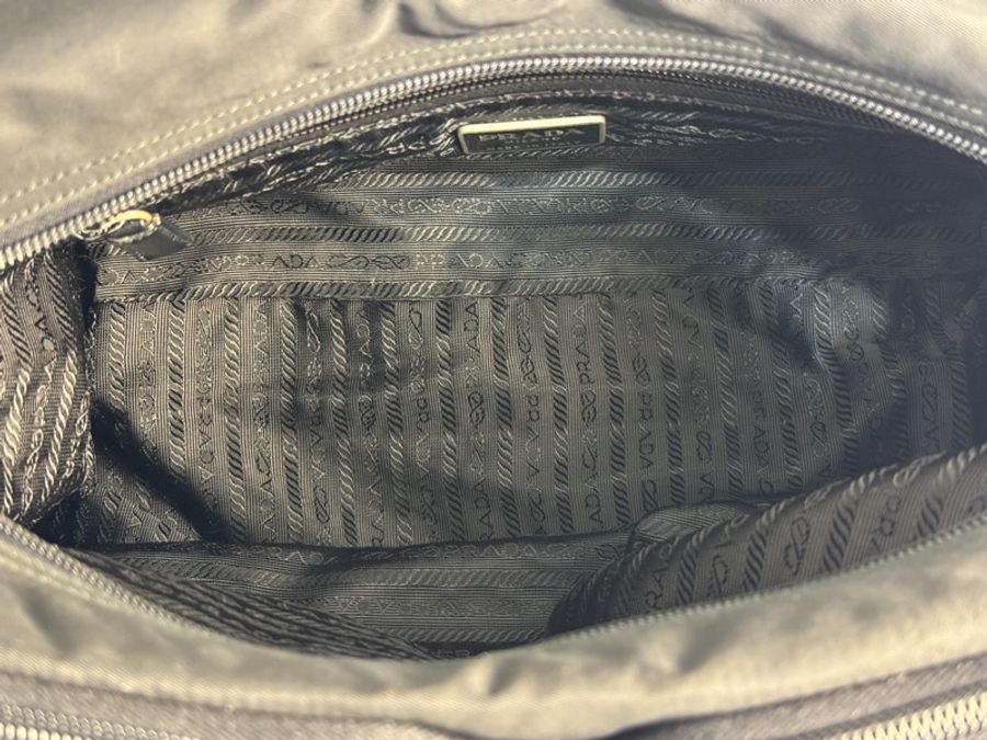 【赫蒂國際精品】Prada 普拉達 經典三角LOGO尼龍翻蓋雙扣中性斜背包/郵差包 vintage-36