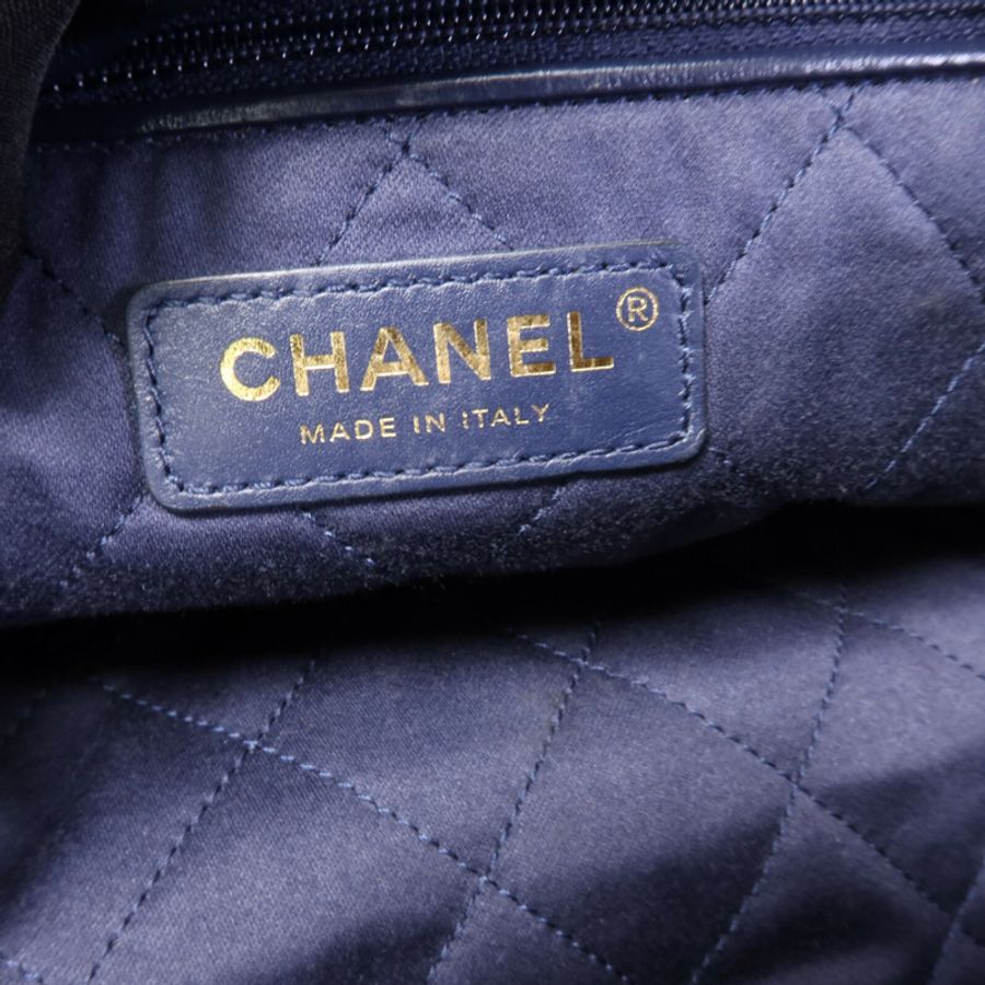 CHANEL 牛皮皮革C22 Medium鏈帶肩背袋-5