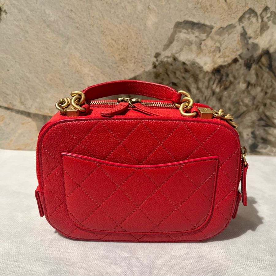 Chanel 紅荔枝牛金釦Affinity相機包-3