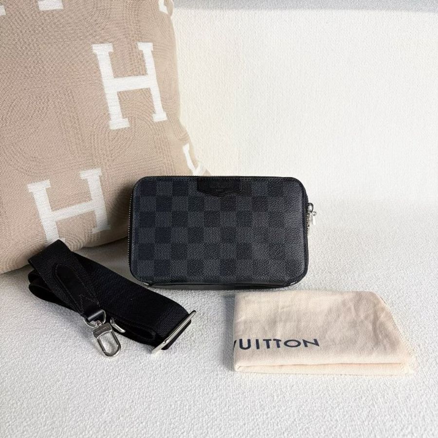 LV 黑棋盤格相機包  芯片款  18*11*6 99新配件塵袋 肩帶-1