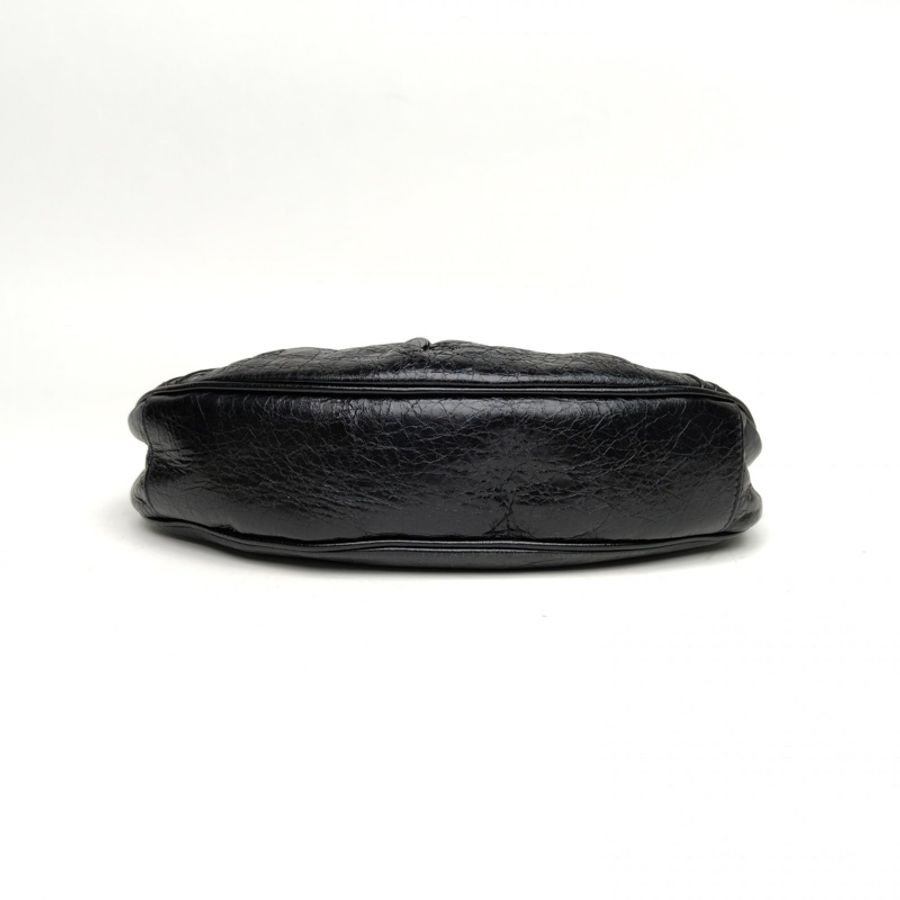 BALENCIAGA LeCagole機車月牙包黑色羊皮肩背包-3