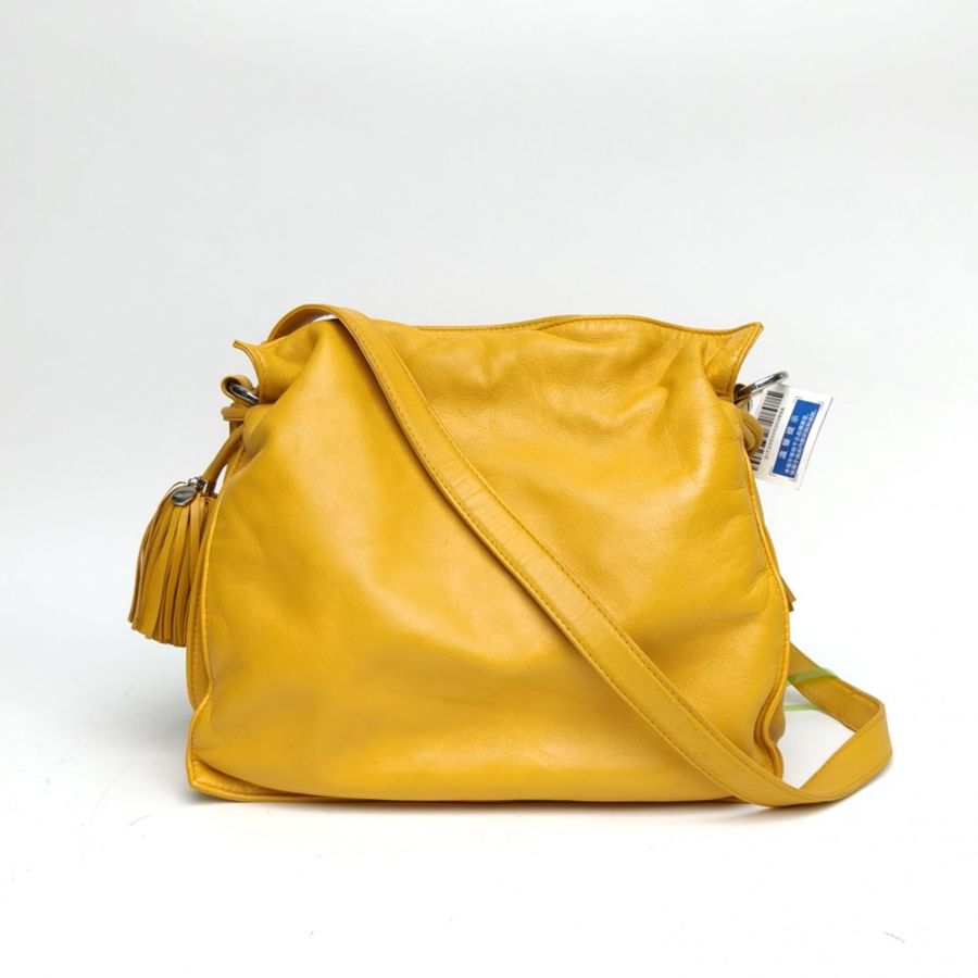 LOEWE 黃色羊皮銀扣流蘇福袋肩背包-2