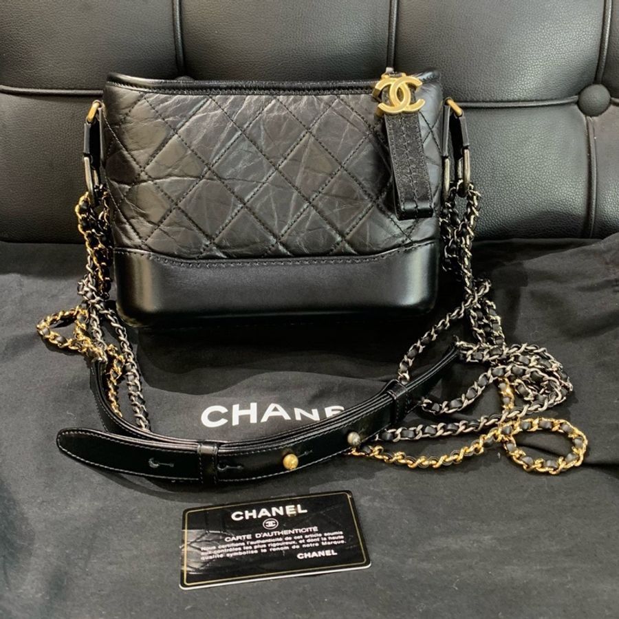 Chanel 香奈兒Gabrielle 流浪包黑金配色 牛皮 小號-0