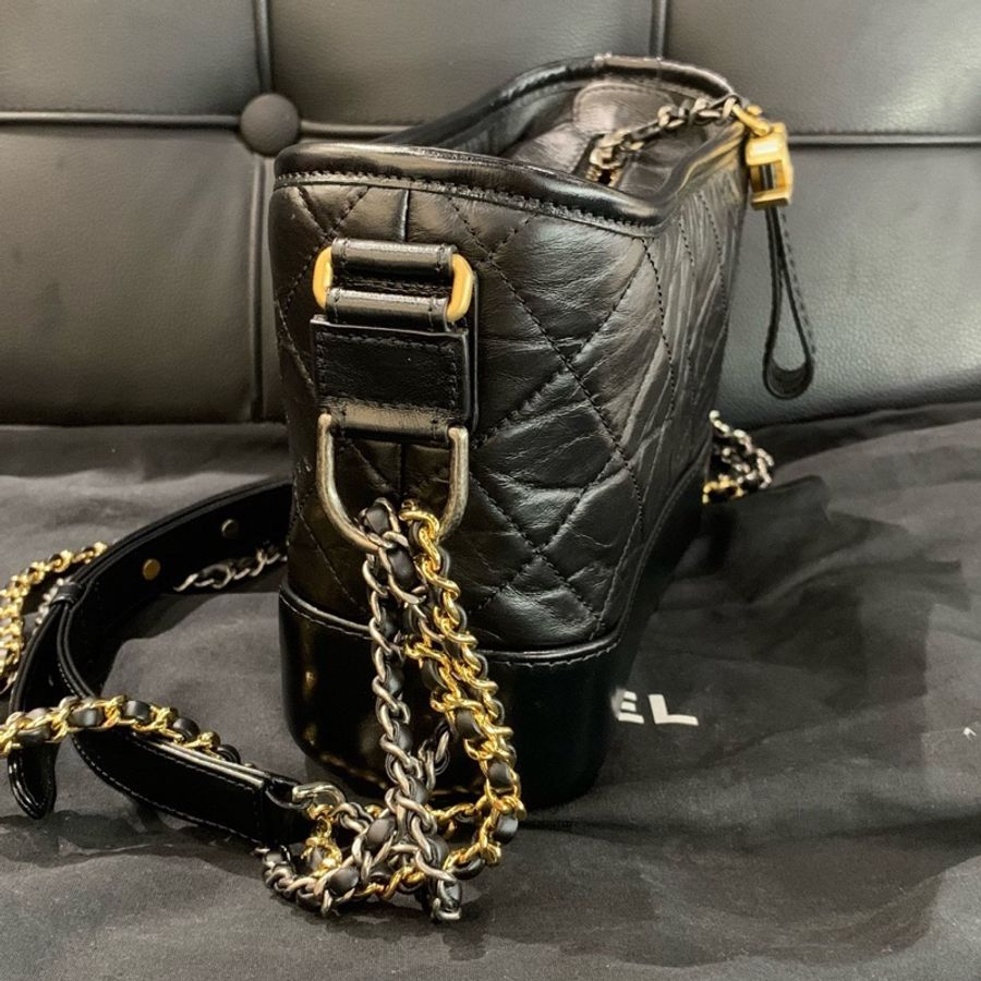 Chanel 香奈兒Gabrielle 流浪包黑金配色 牛皮 小號-1