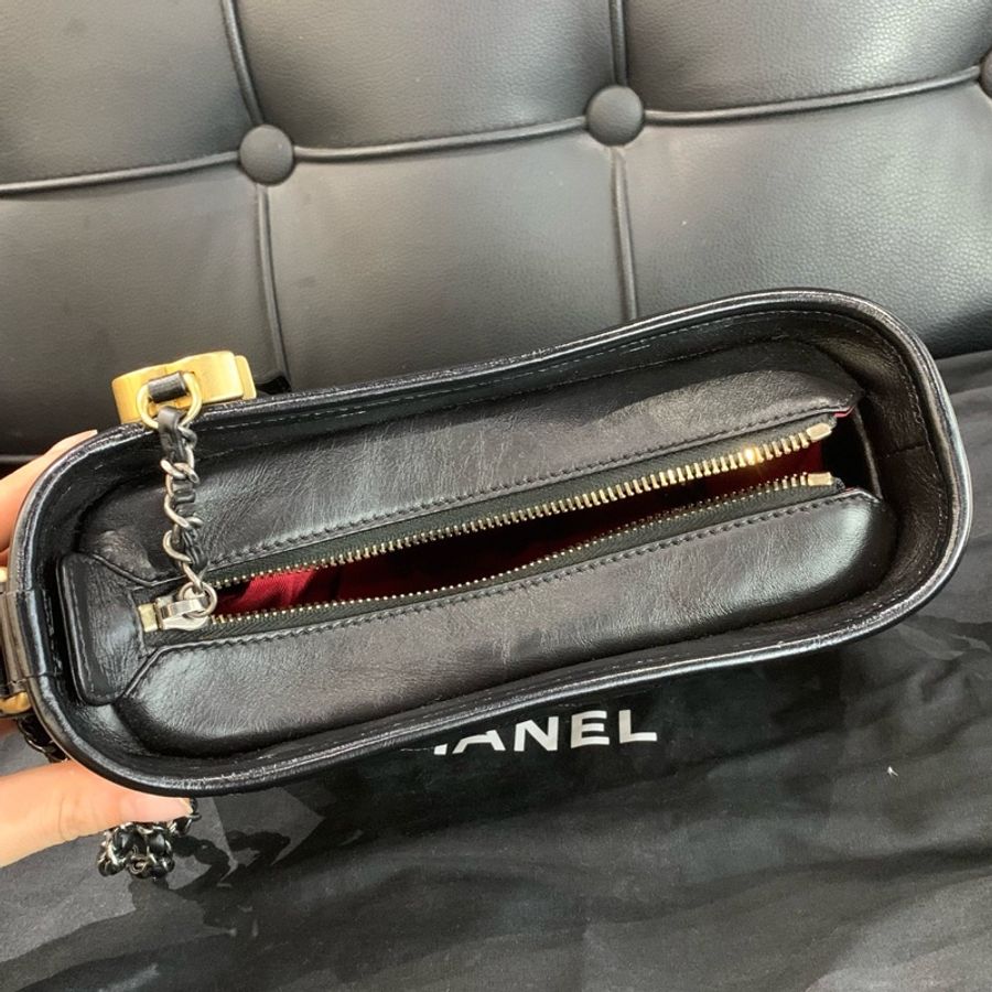 Chanel 香奈兒Gabrielle 流浪包黑金配色 牛皮 小號-4