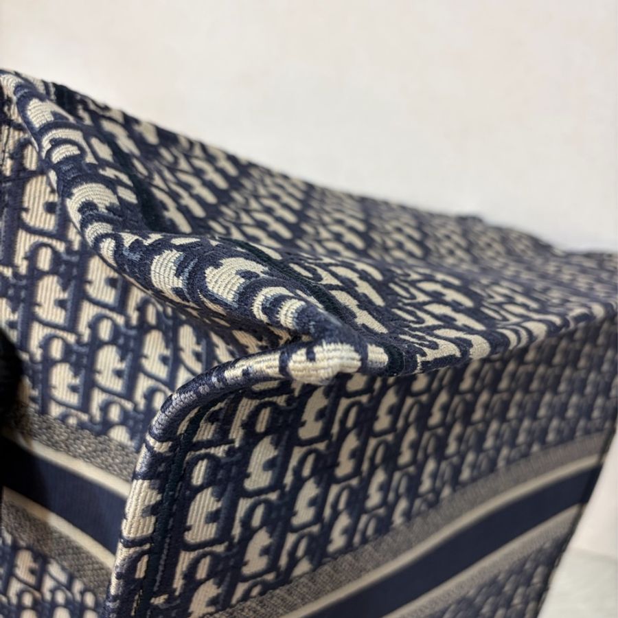 DIOR M1286 米棕色和藍色 Dior Oblique 刺繡 Book Tote 大型托特包-7